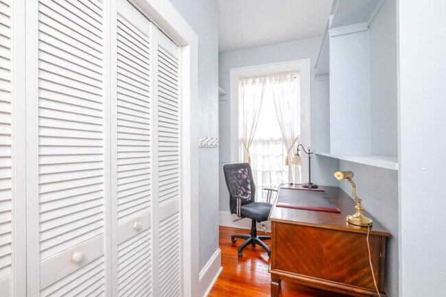 Building Photo - 406 NE 7th Ave