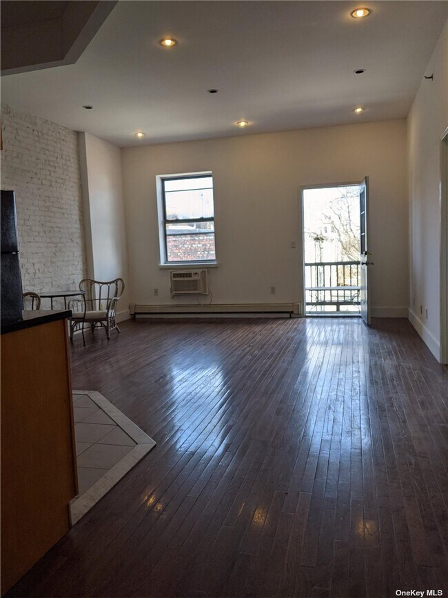 Building Photo - 1227 Broadway