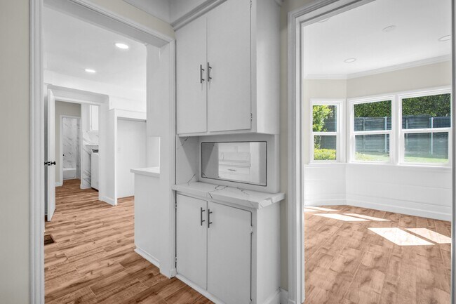 Building Photo - 414 Hilgard Ave