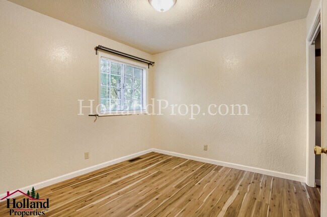 Building Photo - Charming 3-Bedroom Home in Highly Walkable Milwaukie Neighborhood!