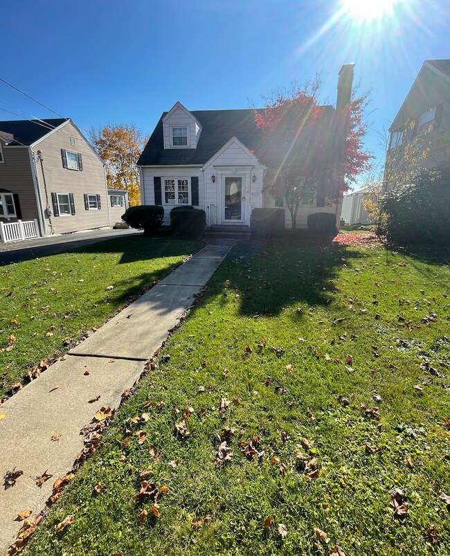 Building Photo - Beautiful Cape Cod 3 bedroom 2 bath- Ellwood City