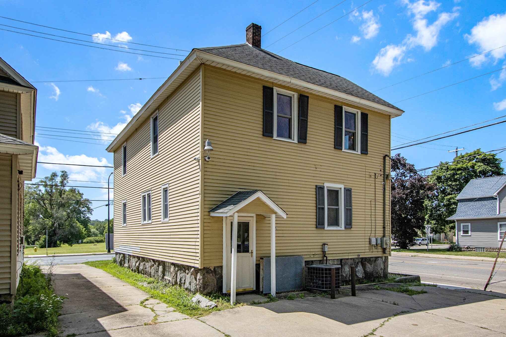 Back entrance - 1403 S Burdick St