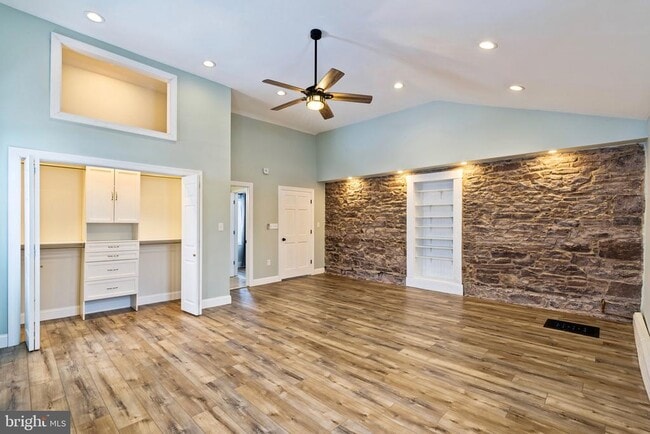 Building Photo - 1687 E Main St