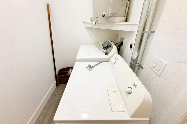 Building Photo - 3201 Bartlett St