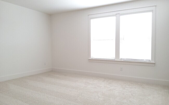 Building Photo - 649 Conifer Dr
