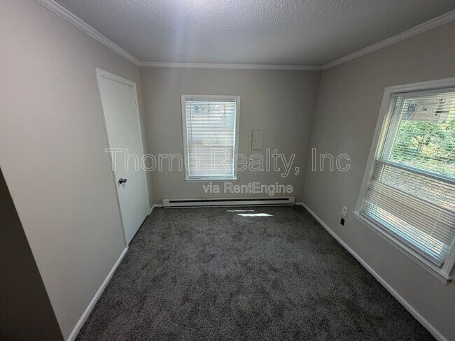 Building Photo - 702 E Phillips St