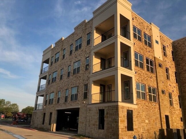 Building Photo - 770 N Plano Rd