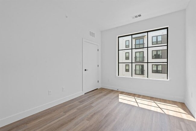 Building Photo - 4315 S Congress Ave