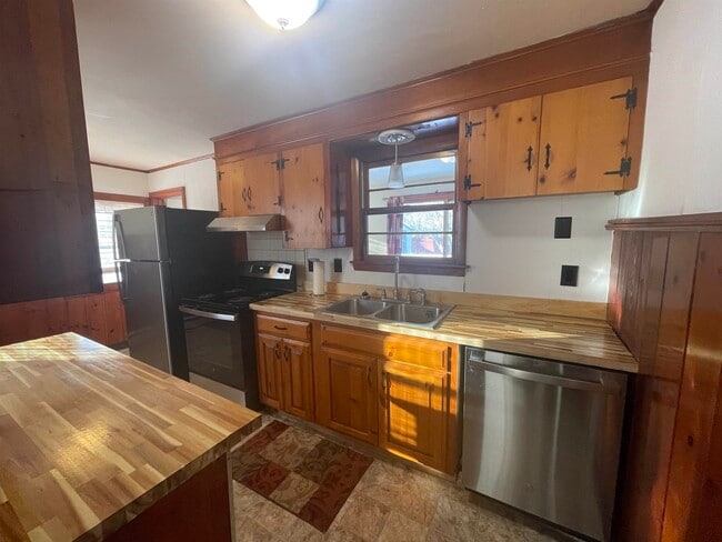 Building Photo - 7 Central Ave