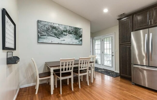 Building Photo - 3BR/2BR Home For Rent - Fenced Back Yard w...