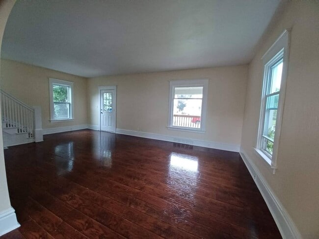 Building Photo - Home for Rent Northwest Rockford with Detached Garage