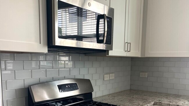 Building Photo - 948 Madison St