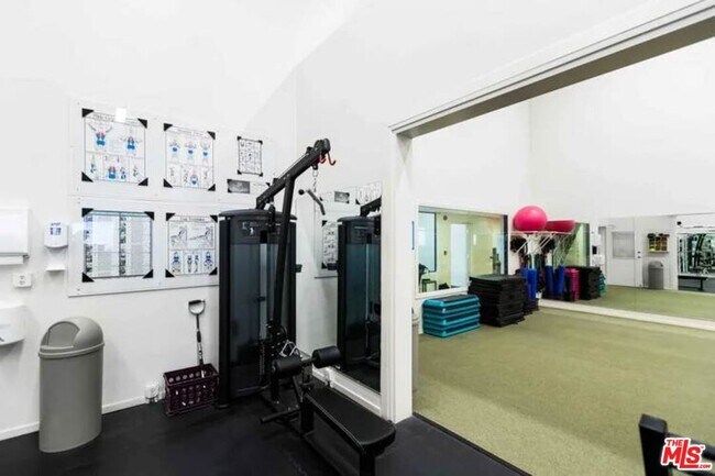 Building Photo - 2637 Angelo Dr