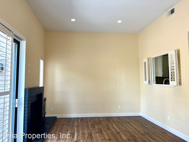Building Photo - 2 br, 2.5 bath House - 33 Crown Circle