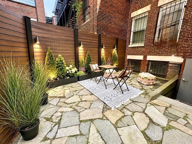 Building Photo - 881 Harrison Ave