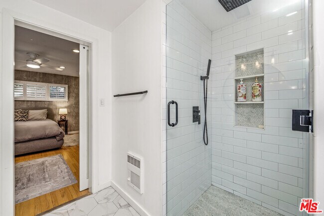 Building Photo - 22428 Victory Blvd