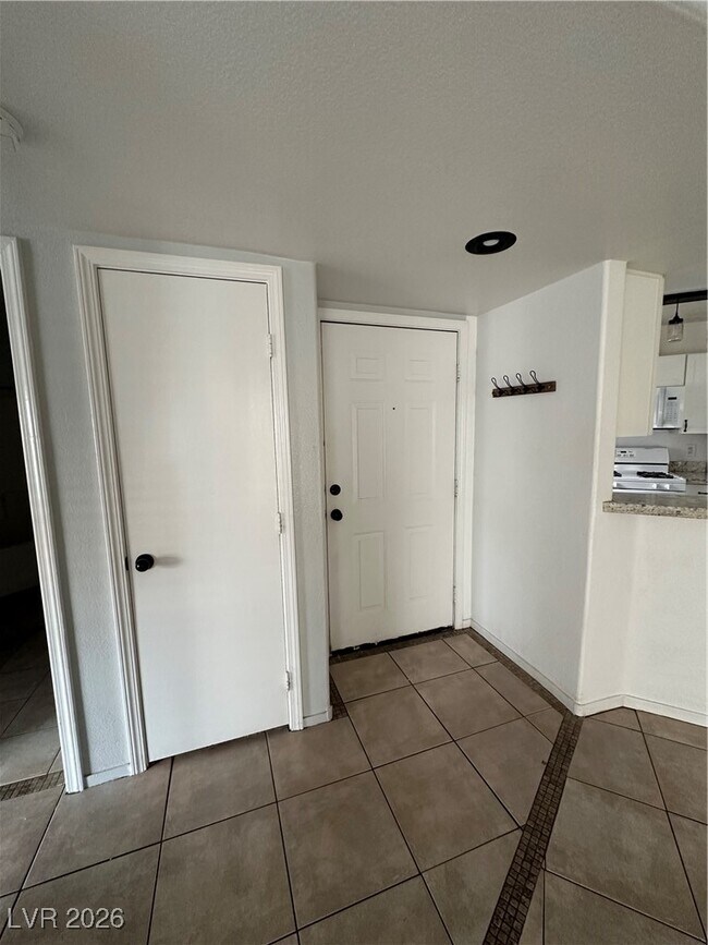 Building Photo - 4555 E Sahara Ave