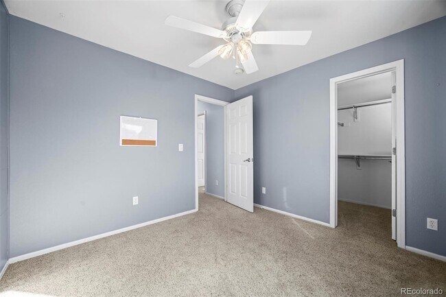 Building Photo - 421 W English Sparrow Dr