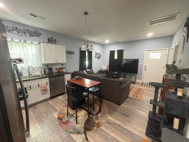 Building Photo - 3BR/2BA One-Level Home near Downtown