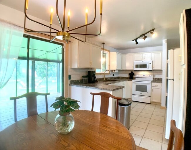 Building Photo - 313 Verdun Dr