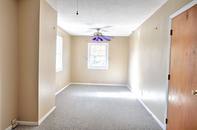 Building Photo - Walkable Carrboro Living — 3BR Home with L...