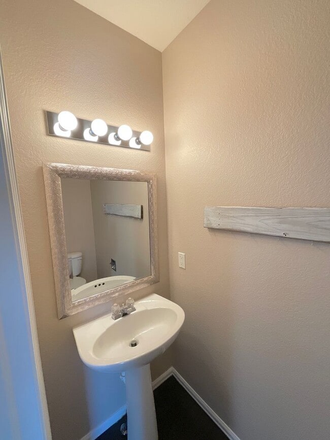 Building Photo - 3 Bedroom Home Available Near N Powers Blvd & Dublin Blvd!