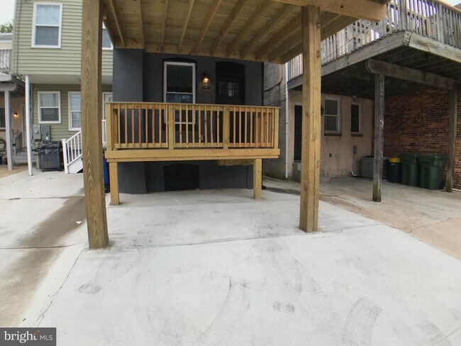 Building Photo - 1106 Battery Ave