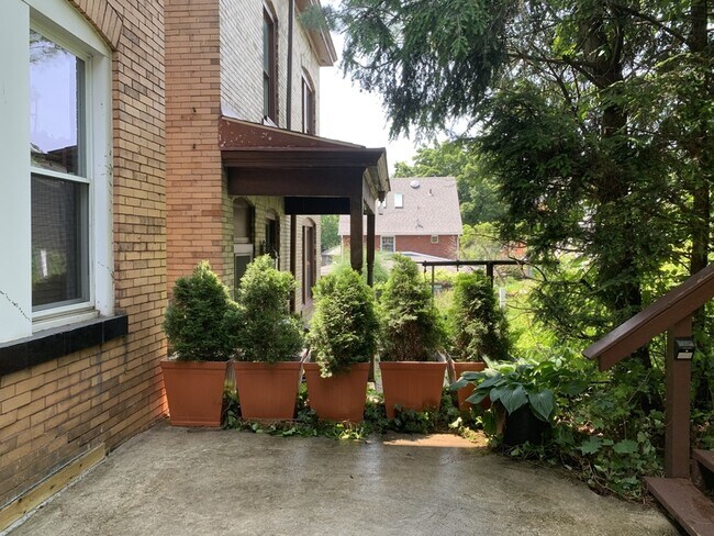 Building Photo - 578 Orchard Ave