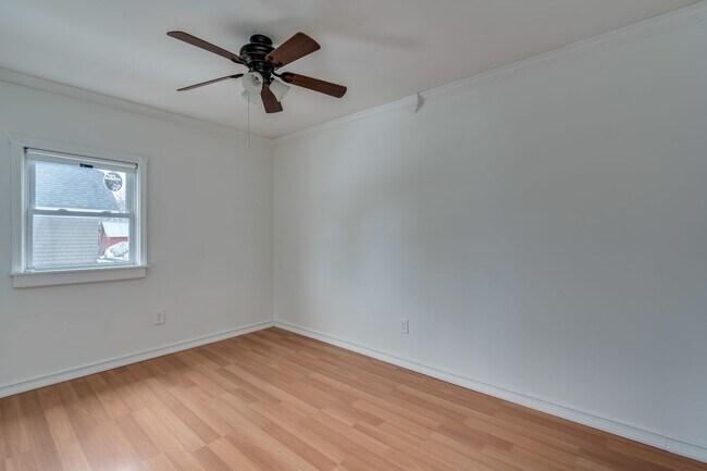 Building Photo - 149 Maple St