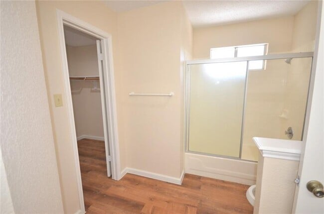 Building Photo - 13903 Lothian Dr