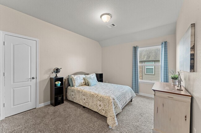 Building Photo - 2018 Brookmont Dr