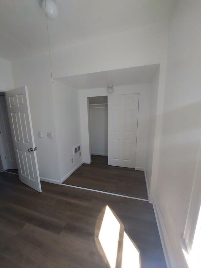 Building Photo - Charming Tacoma Home on a Peaceful Corner Lot!