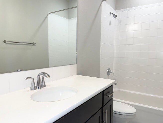 Building Photo - Townhome w/ All the Bells and Whistles!