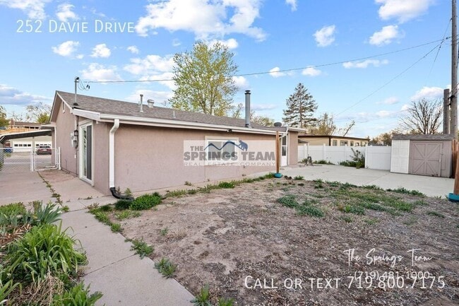 Building Photo - 252 Davie Dr