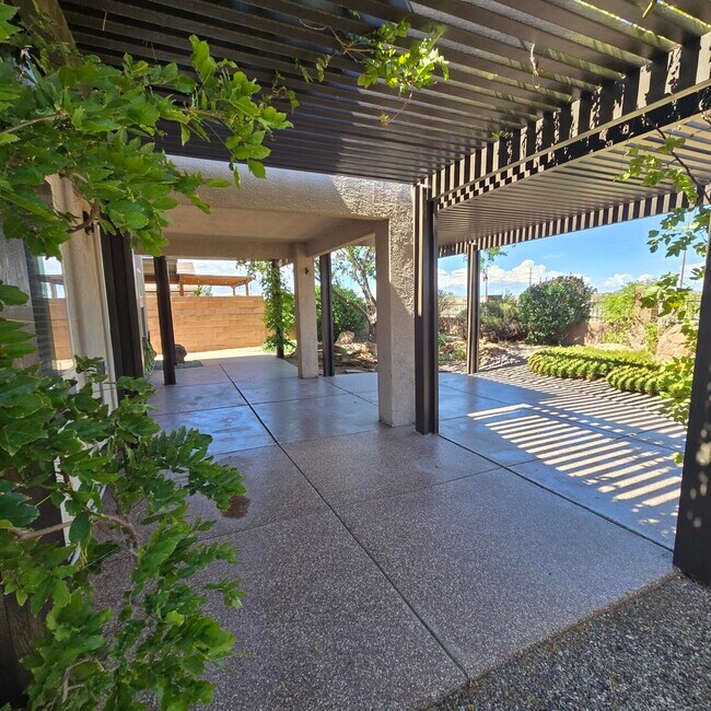 Building Photo - 6912 Vista Del Sol Dr NW