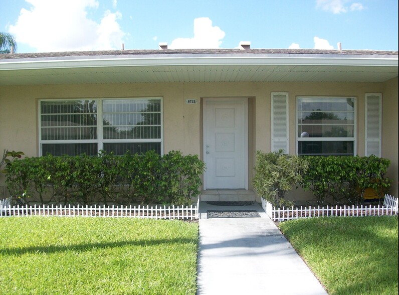 Primary Photo - 8732 Bella Vista Dr