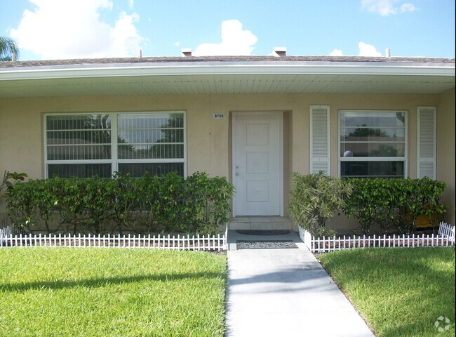 Building Photo - 8732 Bella Vista Dr
