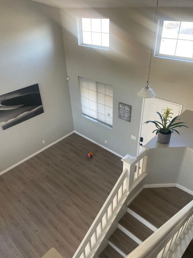 Building Photo - GORGEOUS AND IMMAXCULATE 4 BDRM 3 BA STORY HOME FOR LEASE PALMDALE!