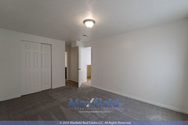Building Photo - BRAND NEW CARPET - 6BD 4BTH 2GAR - Home in Lehi