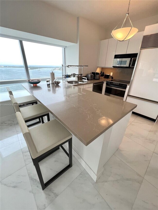 Building Photo - 1435 Brickell Ave