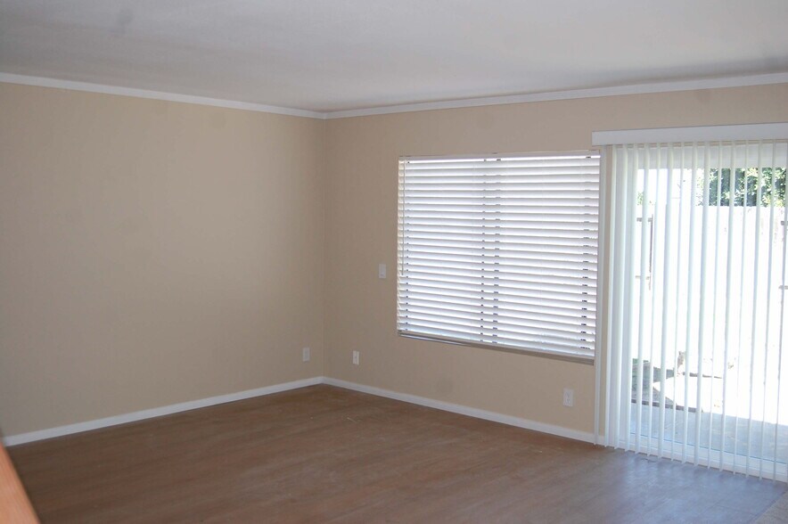 Building Photo - 6401 Glenfox Dr