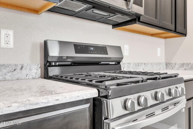 Building Photo - 1644 Folkstone St