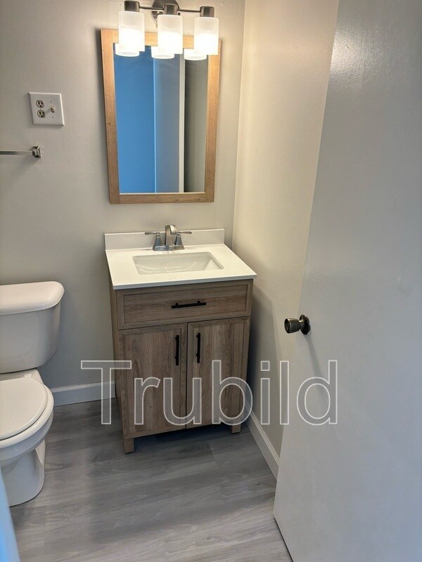 Building Photo - 246 Albatross St