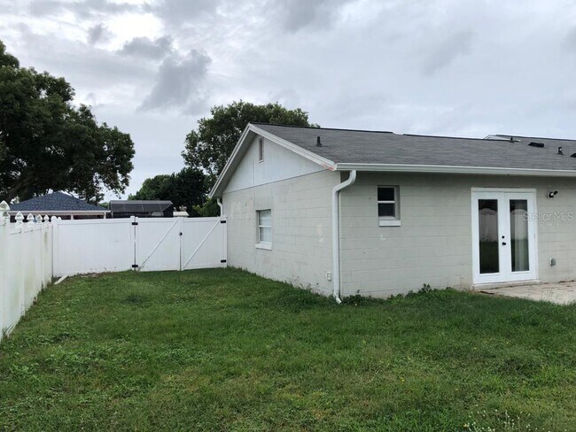 Building Photo - 127 Toluca Dr