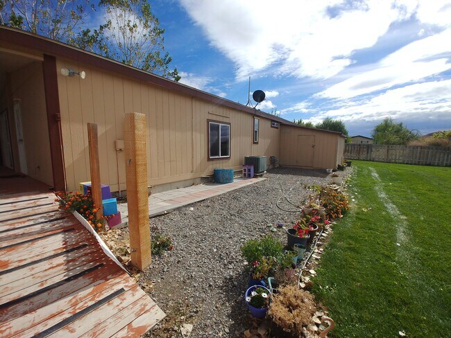 Building Photo - 3 Bd 2 Bath Home with Amazing Views in Marsing