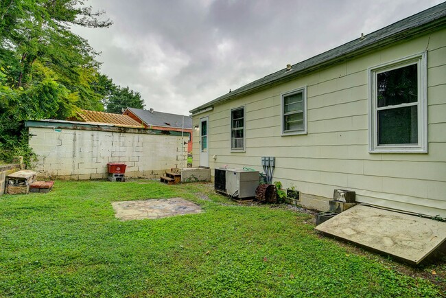 Building Photo - 3 bed 1 bath on Knob Creek Rd. near Johnso...