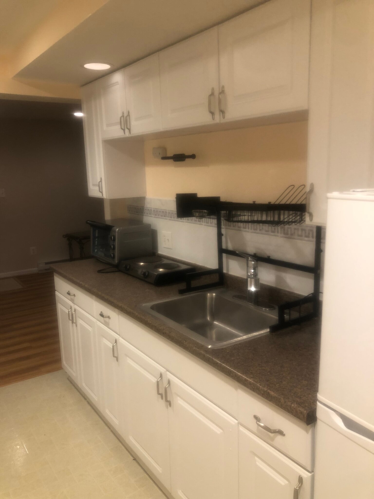 Kitchette - 19628 Club Lake Rd