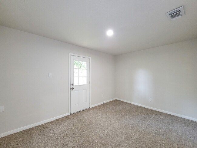 Building Photo - 8719 Valley Song Dr