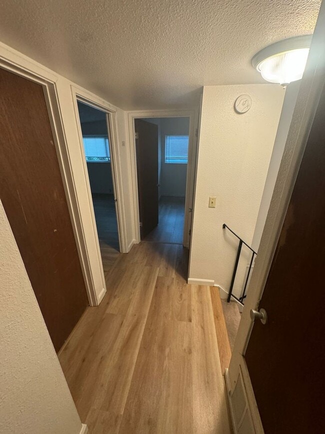 Building Photo - 1422 Drake Dr