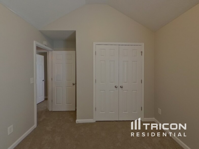 Building Photo - 4012 Rosebud Park Dr
